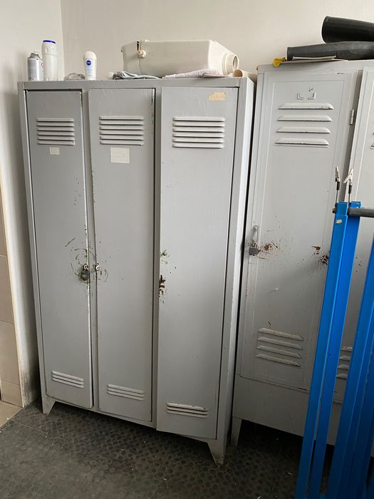 Метални шкафове - гардероби за съблекалня или каса за оръжие