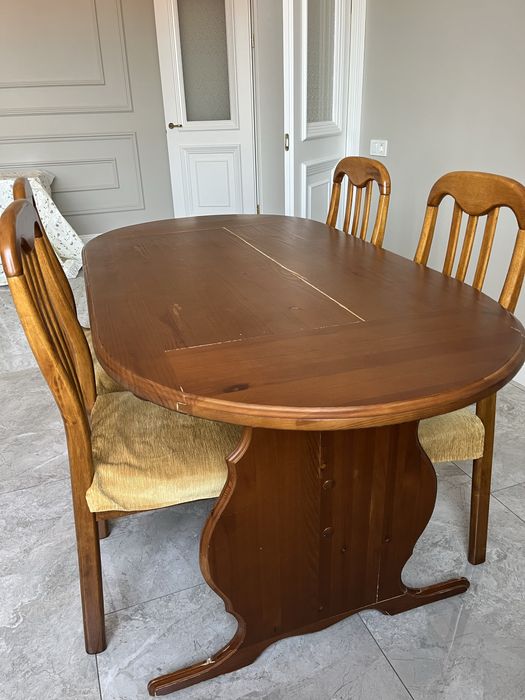 Продам стол обеденный