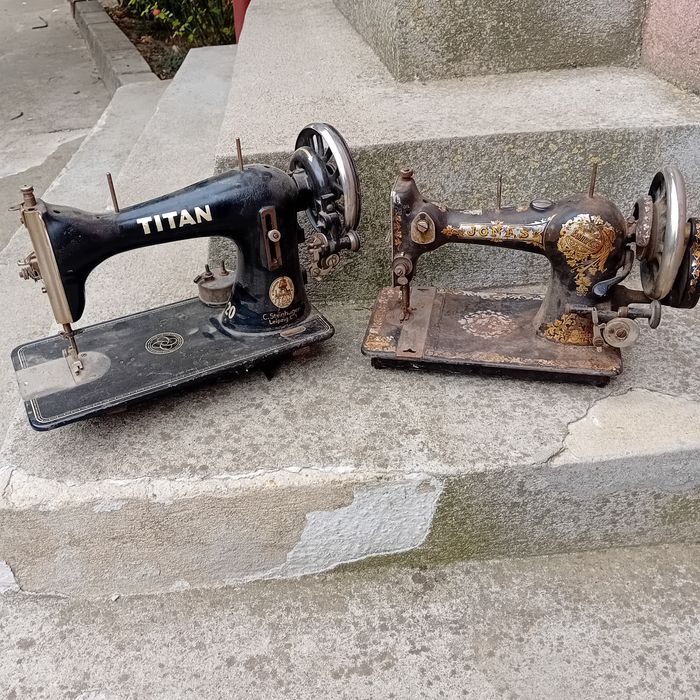 Mașini de cusut vechi Titan si jones