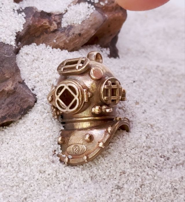 Breloc/ pandantiv cască scafandru Marc |V