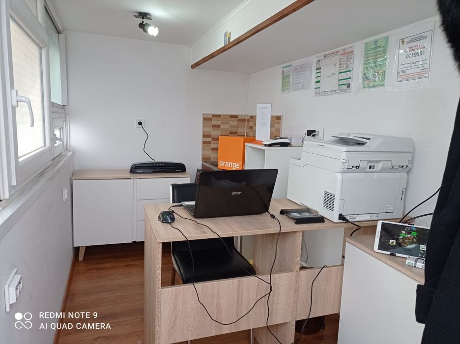 Vând/Închiriez spațiu comercial în Vatra Dornei în zona pieței. Ideal pentru aprozar/panificație.