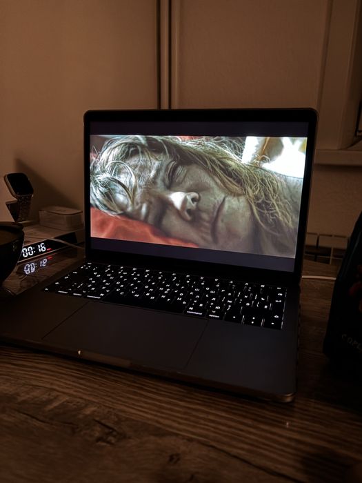 Apple Macbook 13 pro