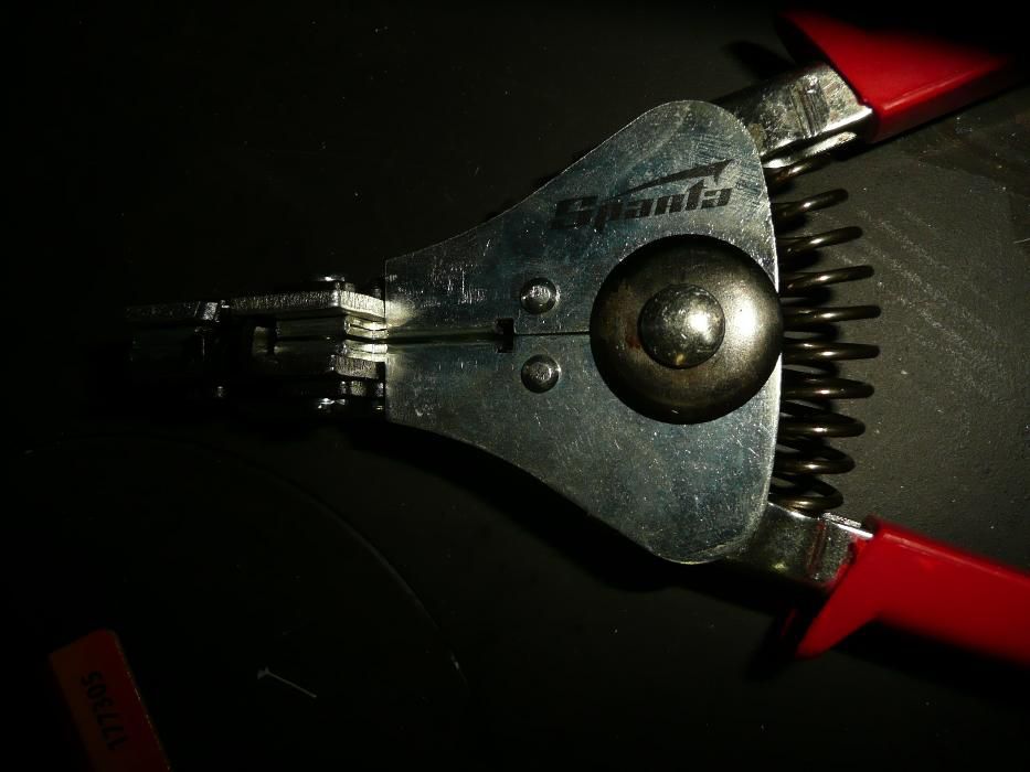 Клещи за заголване на кабели