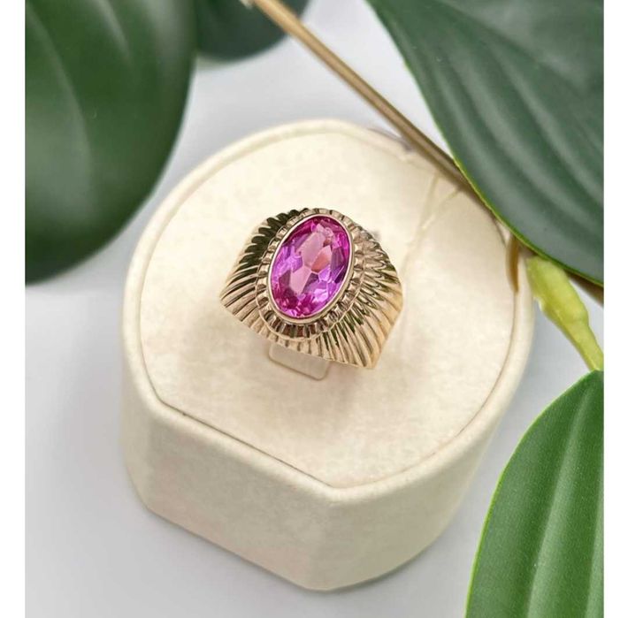 Кольцо новое с камнем