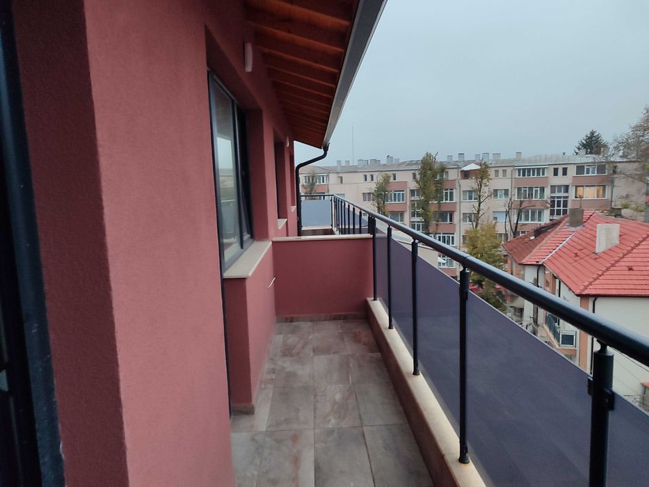 Продава се Тристаен апартамент в Добрич, Център - 110 кв.м за 1000 €/кв.м - Снимка #10