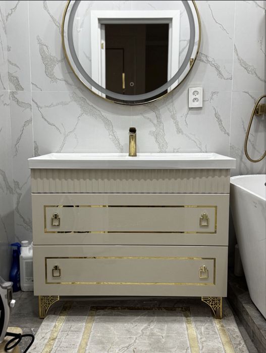 продам тумбу с зеркалом