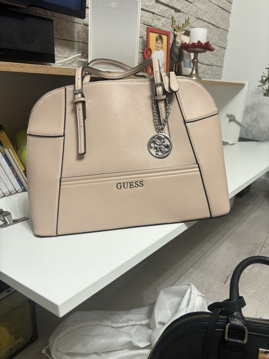 Vand poseta Guess ca noua culoare nude/roz