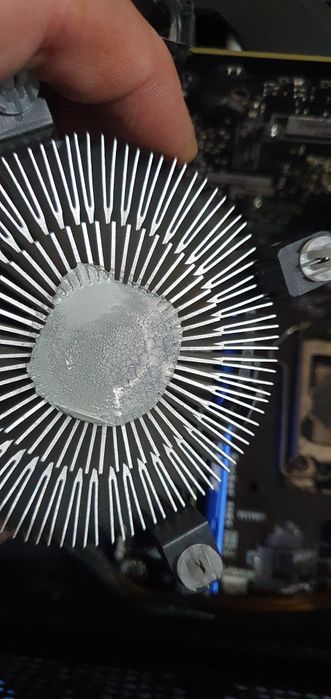 Service și reparații laptopuri,calculatoare,sisteme supraveghere video