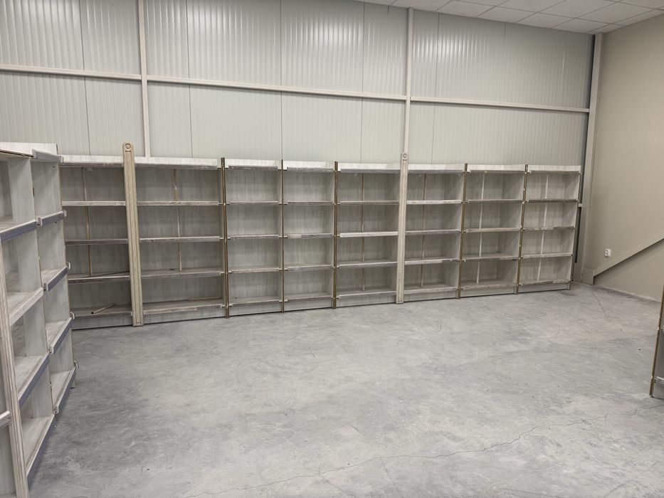 Стелажи за магазин