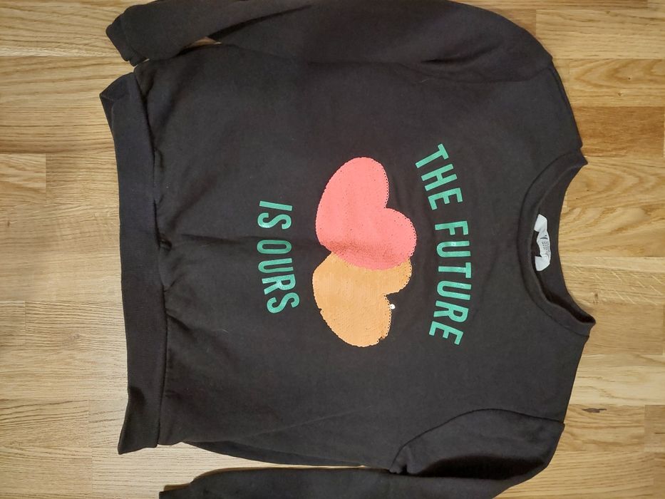 De vânzare lot 2 hanorace, mărimea 134-140 cm