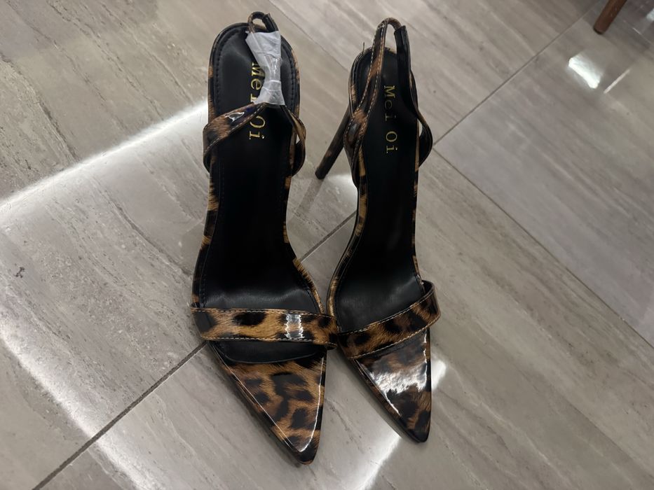 Високи токчета с леопардов принт