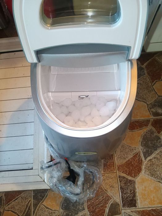 Продавам чисто нов ледогенератор