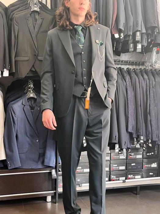 Абитуриентски костюм