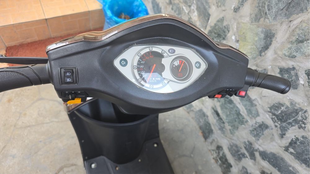 Vand  scuter electric cu trei roti