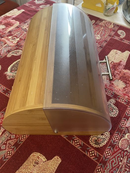 Стильная и удобная хлебница