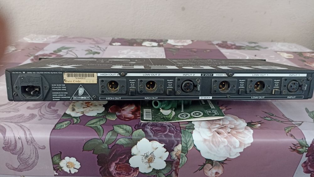 Кросоувър BEHRINGER CX 2300