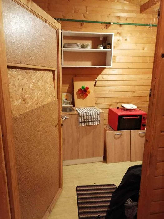 Vand casa la tara cu vedere la balta