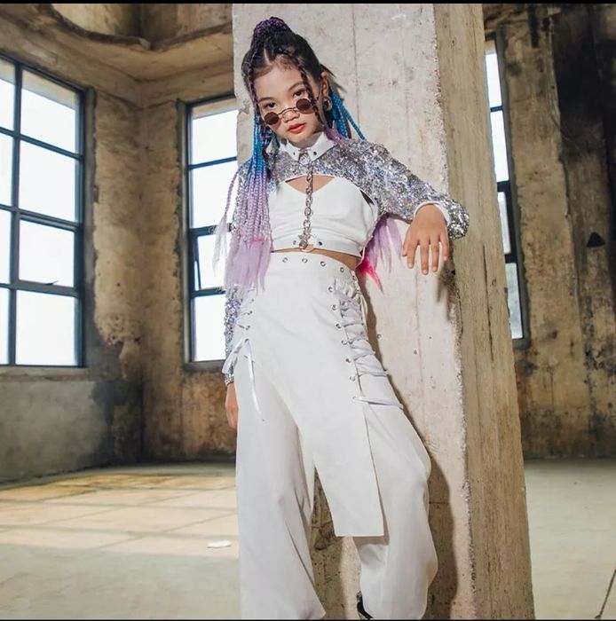 Продам костюмы для танцев.