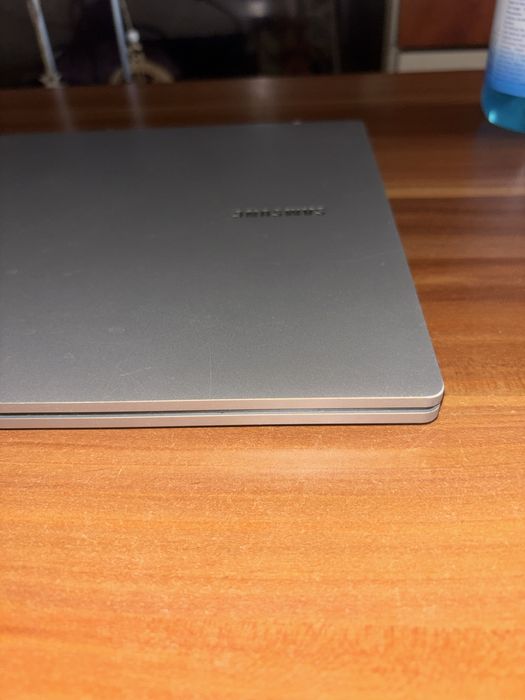 Samsung  laptop slim gri new