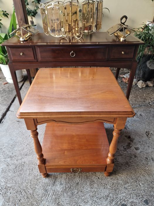 Уникална антикварна дизайнерска шведска масичка масив