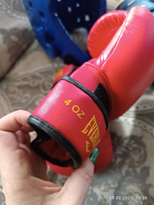 Продам Шлем и перчатки