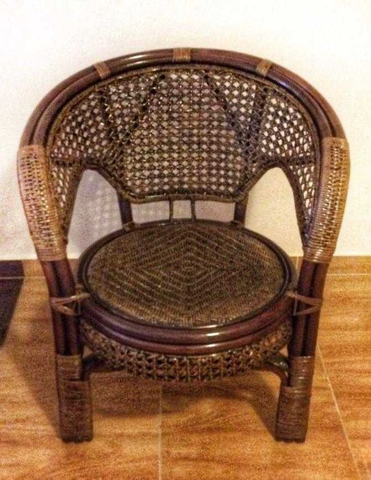 Стол. Състав: дърво тръстика. Индонезия. 250лв.