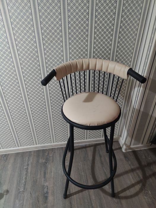 Барный стул классический