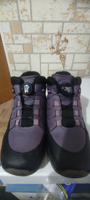 Ботинки детский продаю
