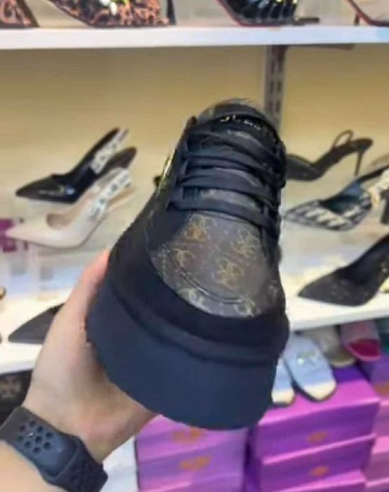 Adidasi Guess Cu Talpa Inalta