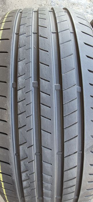 4 anvelope vara runflat Bridgestone 245/40/21.Pretul este pe bucata.