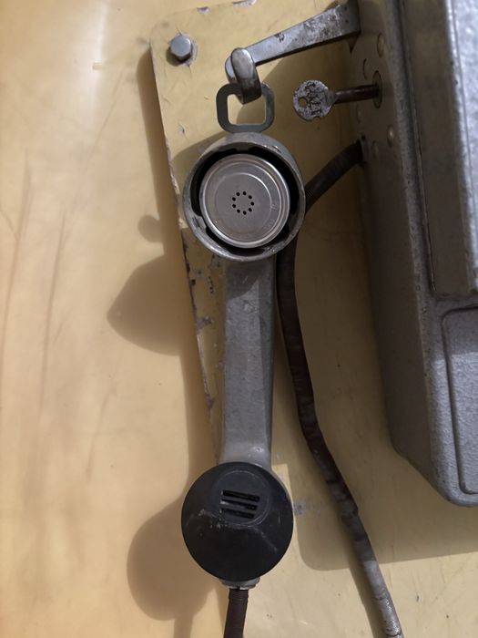 Уличен монетен телефон