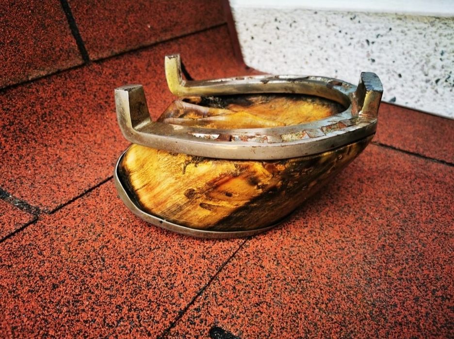 Vând decor masa gradina tip scrumiera din copita de armasar