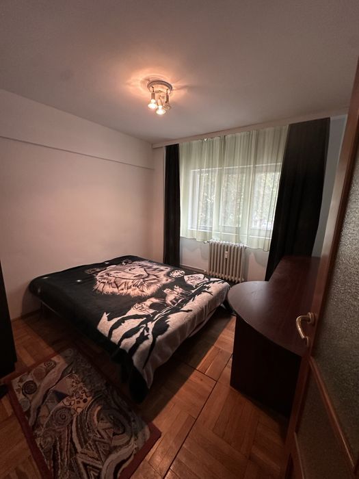Închiriez  apartament 2 camere Piata Mica