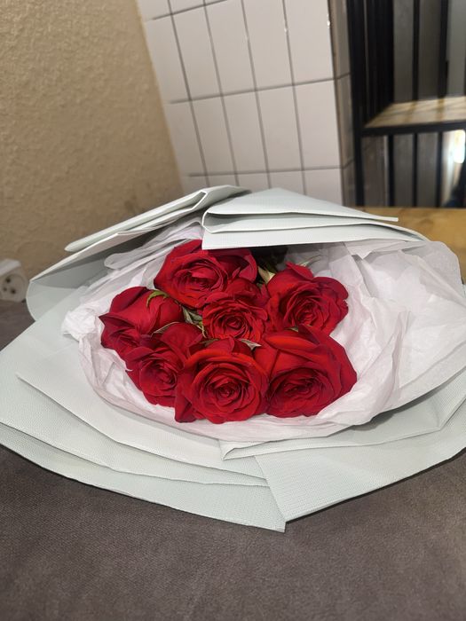 Пионовидные розы 5шт  7 шт