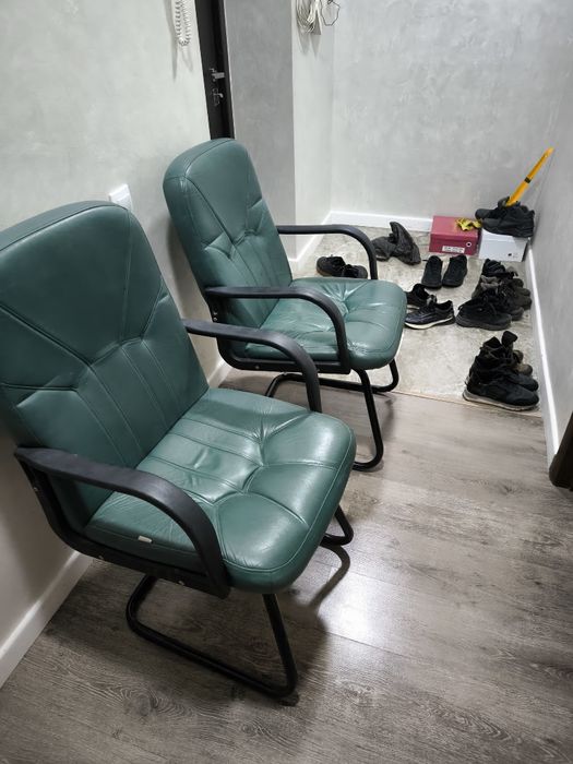 Продам кожаные кресла