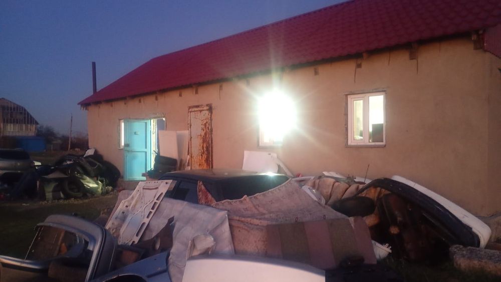 Продам гараж с времянки