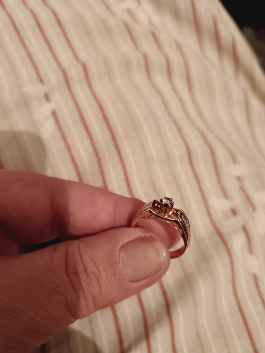 Кольцо с бриллиантом