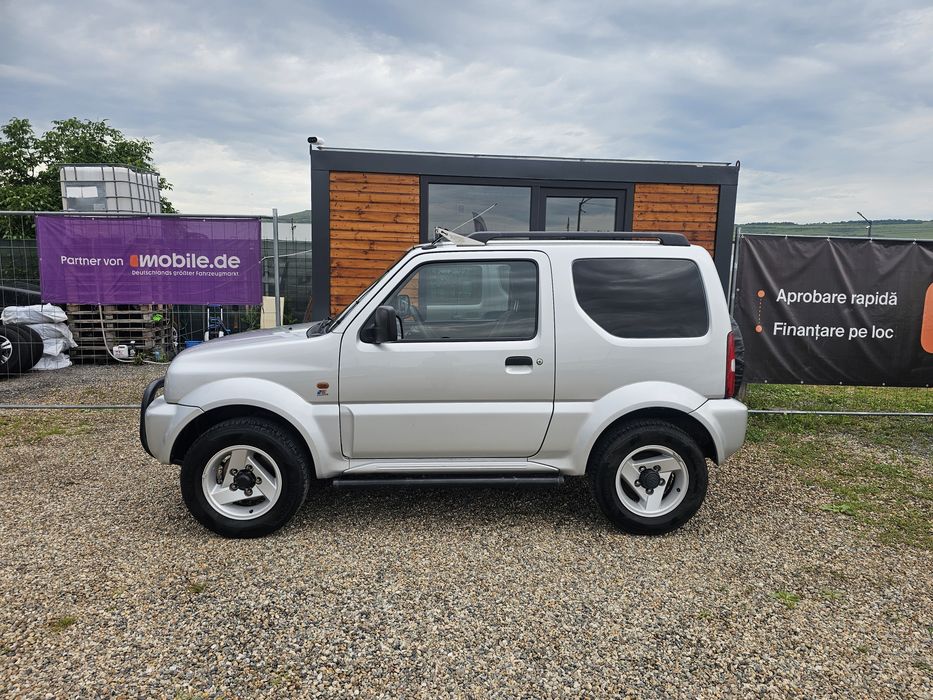 Suzuki jimny 1.3 Benzina 4x4 cu reductor Aer condiționat, Jante  Cârlig  Posibil rate *