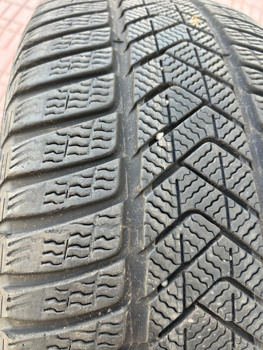 Cauciucuri Pirelli 2 dimensiuni 245/40/20 2 buc si 275/35/20 2 buc