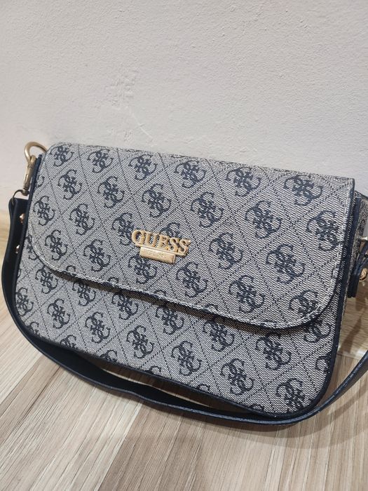 Дамска чанта Guess