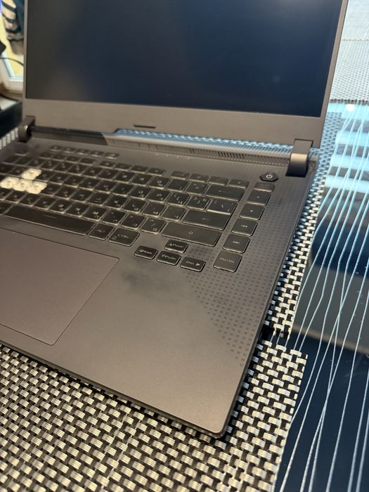 геймърски лаптоп ASUS ROG Strix G15 (като нов) + подарък Logitech PRO