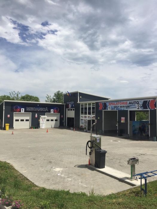 Hala industriala/comerciala in suprafata de 370mp si teren 5000mp.