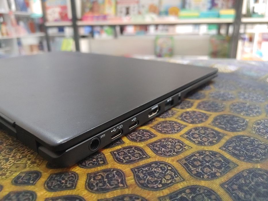 Fujitsu Core i5/8. 8/256gb biznes klass.