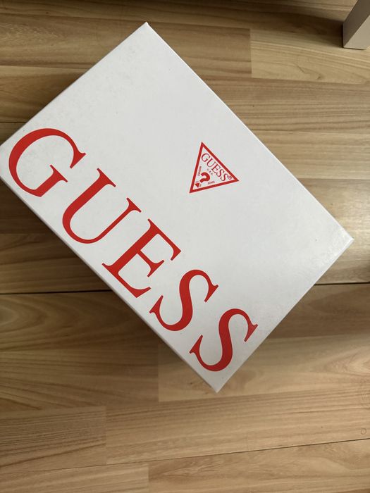 Guess кожени сандали