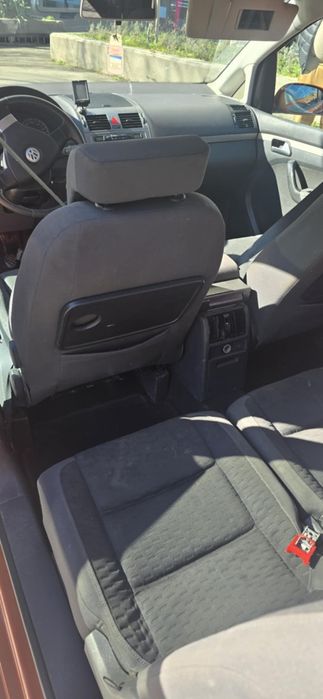 Vând sau schimb + - Vw touran-2 Facelift 2009 -7 locuri 2.0 d