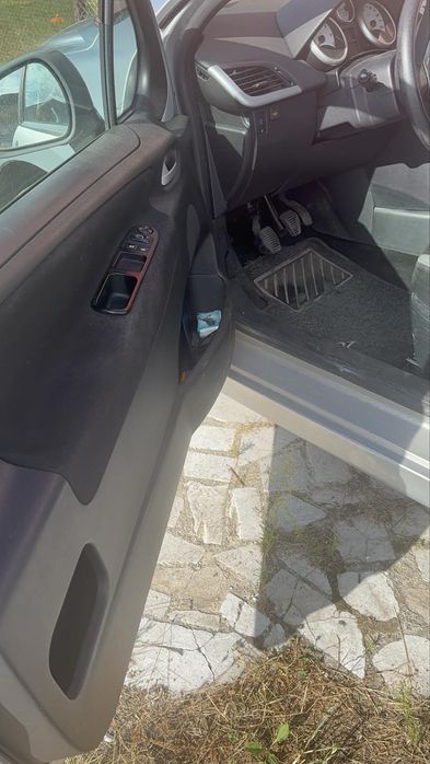 Peugeut 207