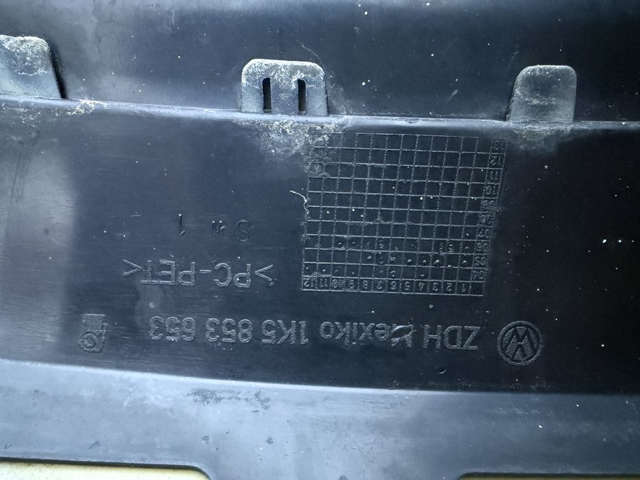 ОТЛИЧНА ОРИГИНАЛНА Решетка / Маска / С Емблема Комплект за -Vw Golf 5-