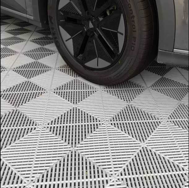 Пластиковые плитки для пола высокого качества