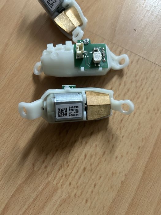 Motoras vibratii volan bmw g30 g31 g11 g12 g15 g01 g02 f93 f97