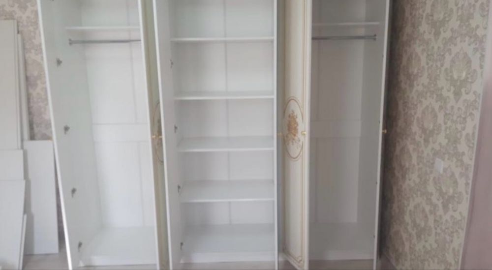 Продам спальный гарнитур
